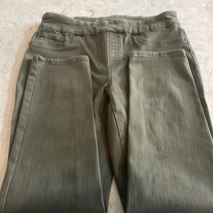 Chicos pull on jetting ankle jeans lightly used size 8R